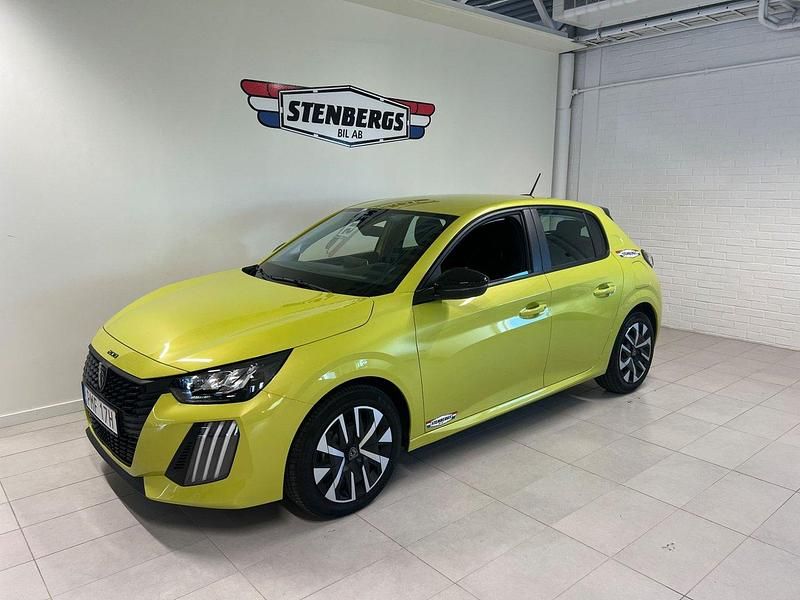 Gul Begagnad 2024 Peugeot 208 Halvkombi | 194 900 kr (Lite dyr) - Bild 1/4