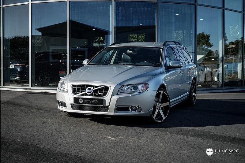 Ljusgrå Begagnad 2011 Volvo V70 R-Design Kombi | 129 900 kr (Dyr) - Bild 1/4