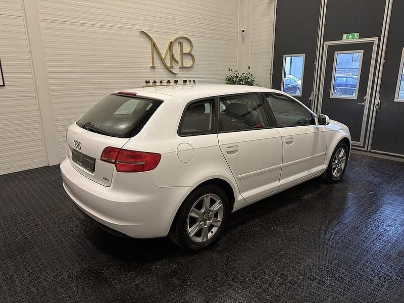 Begagnad Audi A3 Sportback Attraction 105 HK (77 kW) 2012 Vit Halvkombi