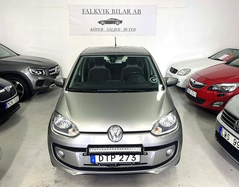 Silver Begagnad 2014 VW up! high up! Halvkombi | 44 900 kr (Marknadspris) - Bild 1/4