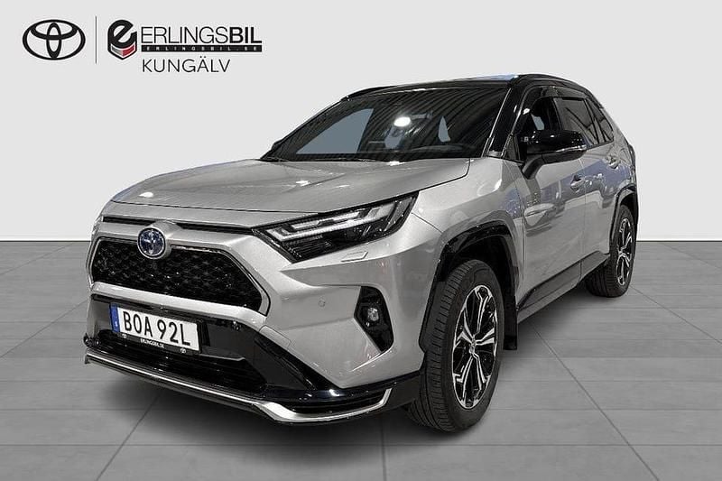 Grå Begagnad 2025 Toyota RAV4 Style SUV | 569 900 kr (Marknadspris) - Bild 1/4