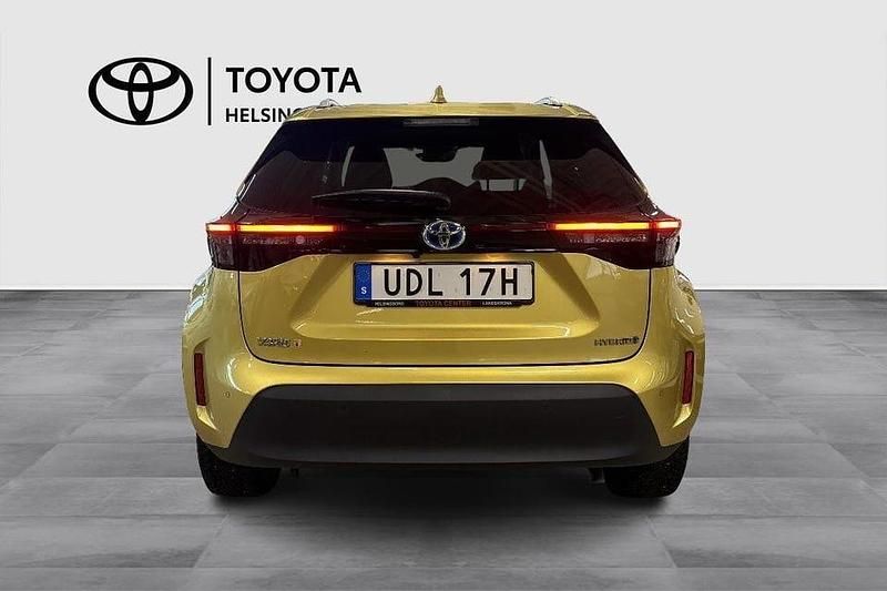 Begagnad Toyota Yaris Hybrid Edition 117 HK (86 kW) 2022 Gul