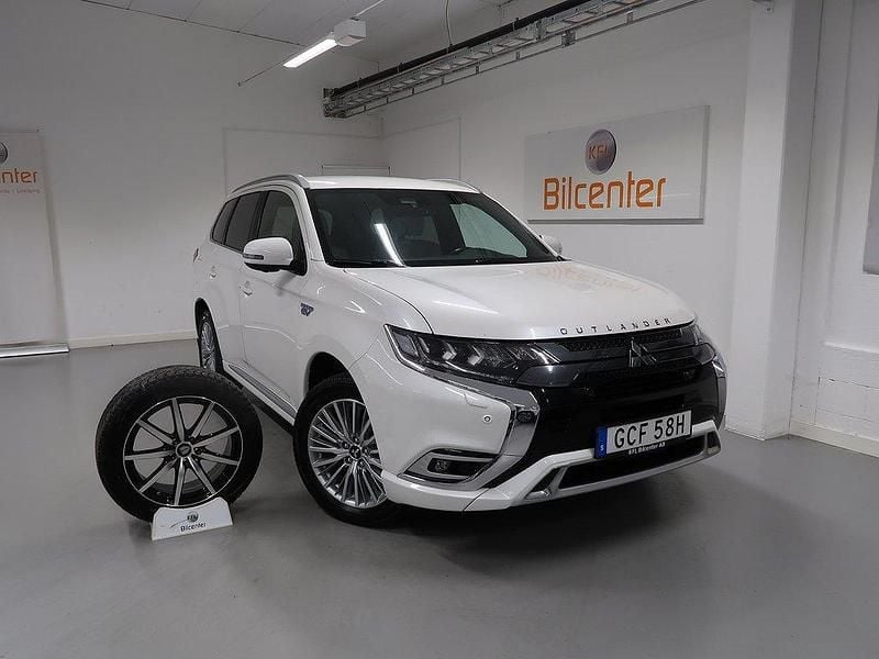 Vit Begagnad 2019 Mitsubishi Outlander P-HEV SUV | 259 900 kr (Marknadspris) - Bild 1/3