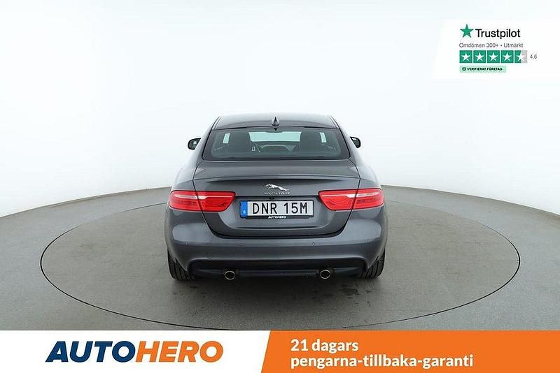 Begagnad Jaguar XE R-Sport 203 HK (149 kW) 2019 Mörkgrå Sedan