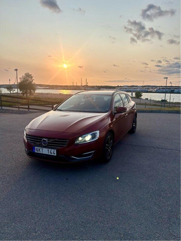 Begagnad 2014 Volvo V60 Kombi | 120 000 kr - Bild 1/4