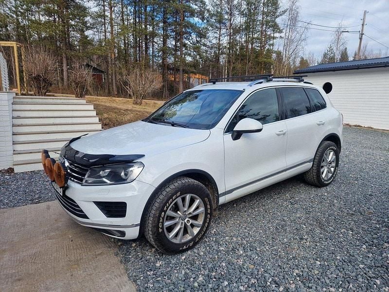 Vit Begagnad 2016 VW Touareg SUV | 160 000 kr (Bra pris) - Bild 1/2