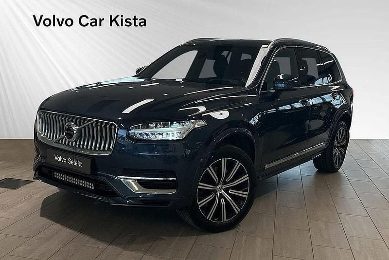 Mörkblå Begagnad 2022 Volvo XC90 Inscription SUV | 569 900 kr (Marknadspris) - Bild 1/3