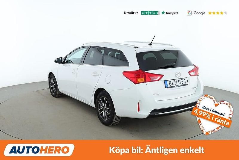 Begagnad Toyota Auris Touring Sports Edition 133 HK (97 kW) 2015 Vit Kombi