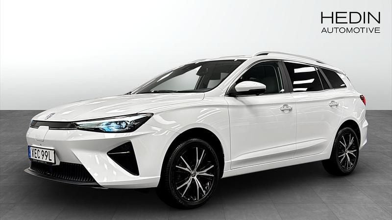 Vit (white) Begagnad 2022 MG MG5 EV Luxury Kombi | 189 900 kr (Bra pris) - Bild 1/4