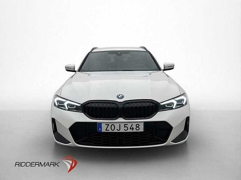 Begagnad BMW 330e M Sport 184 HK (135 kW) 2023 Vit Kombi