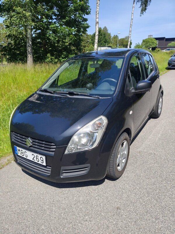 Svart Begagnad 2012 Suzuki Splash GLS Halvkombi | 39 500 kr (Marknadspris) - Bild 1/4