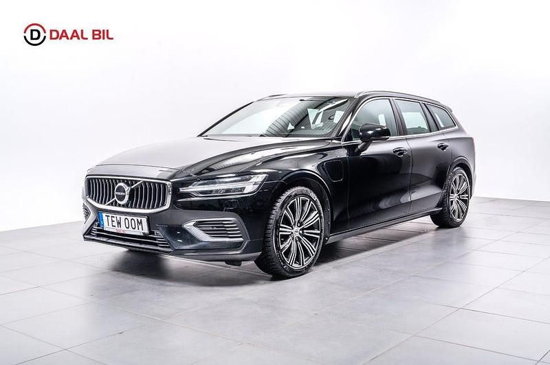 Begagnad Volvo V60 Core 350 HK (257 kW) 2023 Svart Kombi
