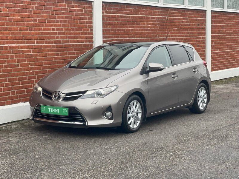 Begagnad 2013 Toyota Auris Executive Halvkombi | 105 000 kr (Marknadspris) - Bild 1/4