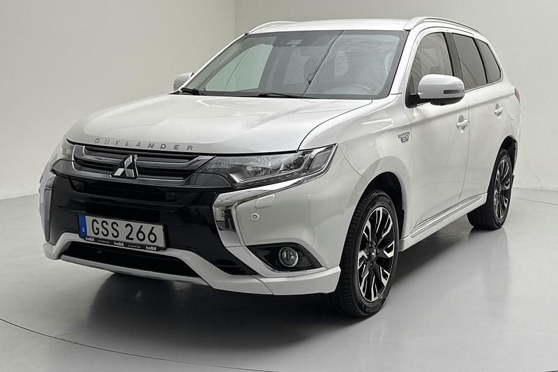 Vit Begagnad 2018 Mitsubishi Outlander SUV | 204 800 kr - Bild 1/4