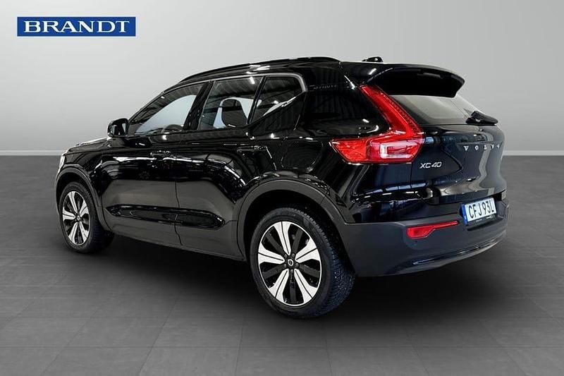Begagnad Volvo XC40 Plus 172 kW (234 HK) 2023 Svart SUV