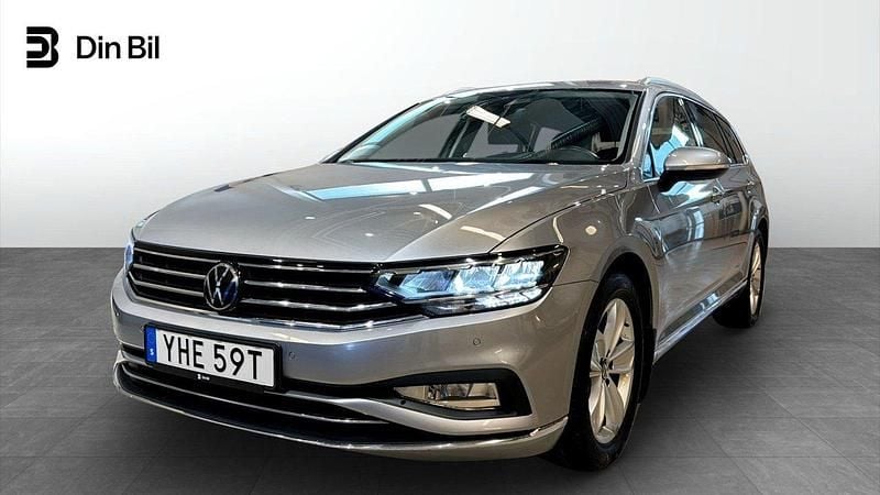 Silver Begagnad 2024 VW Passat Elegance Kombi | 374 900 kr (Marknadspris) - Bild 1/4