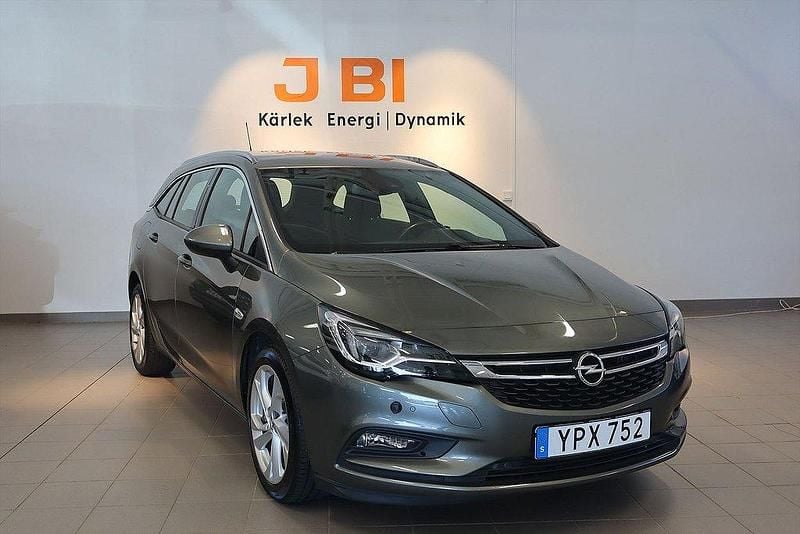Grå Begagnad 2017 Opel Astra Dynamic Kombi | 129 900 kr (Marknadspris) - Bild 1/4