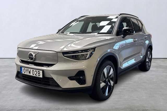 Grå Begagnad 2025 Volvo EX40 Plus SUV | 489 900 kr (Marknadspris) - Bild 1/4