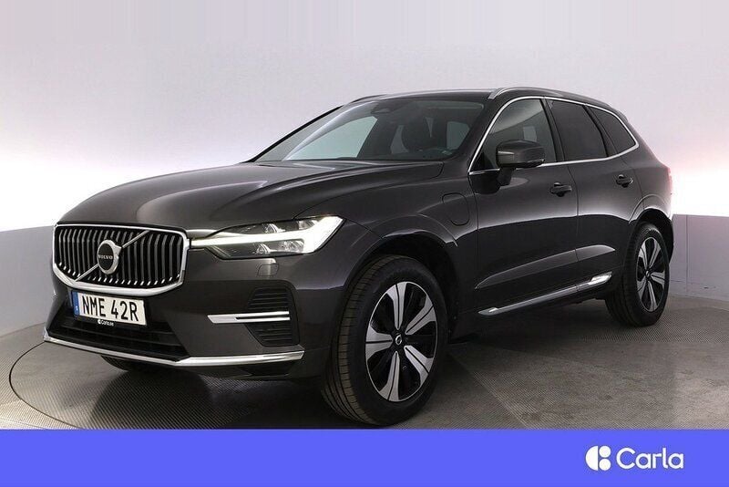Grå Begagnad 2022 Volvo XC60 Plus SUV | 477 900 kr (Marknadspris) - Bild 1/4