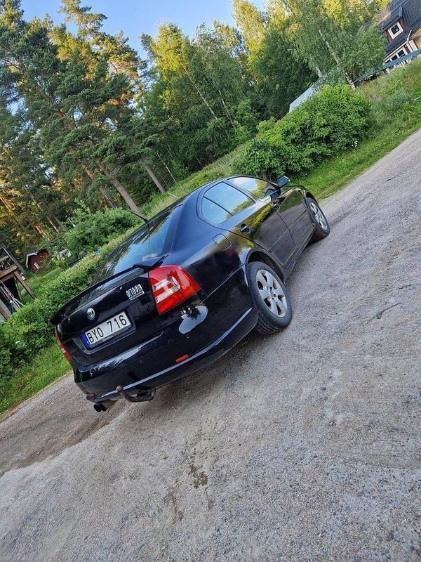 Svart Begagnad 2006 Skoda Octavia RS Halvkombi | 30 000 kr (Bra pris) - Bild 1/4