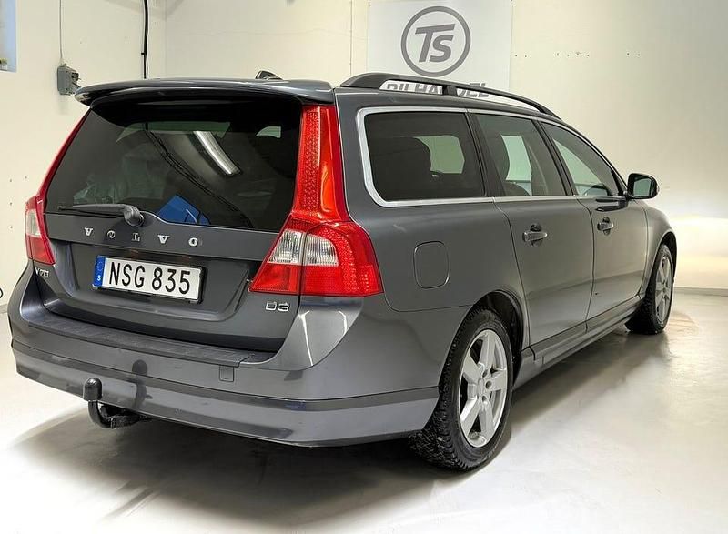 Begagnad Volvo V70 Momentum 163 HK (119 kW) 2011 Grå Kombi
