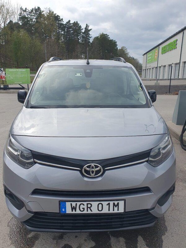 Silver Begagnad 2023 Toyota Proace Verso City Kombi | 169 800 kr (Superpris) - Bild 1/4