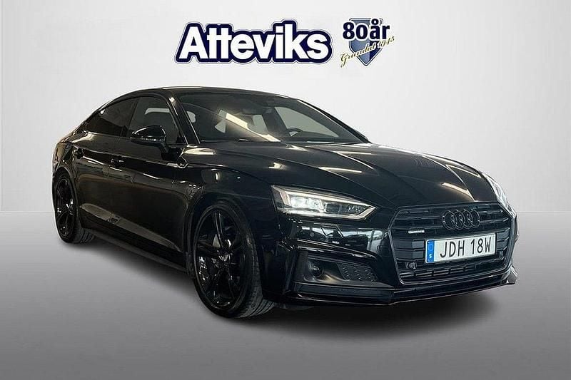Brilliantsvart Begagnad 2019 Audi A5 Sportback S-Line Halvkombi | 294 900 kr (Marknadspris) - Bild 1/4