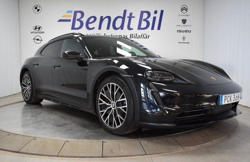 Svart Begagnad 2022 Porsche Taycan Cross Turismo Sedan | 749 500 kr (Bra pris) - Bild 1/3
