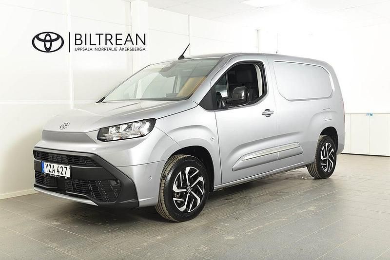 Begagnad Toyota Proace City City 131 HK (96 kW) 2024 Silver Minibuss