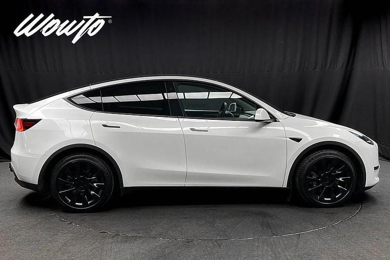 Begagnad Tesla Model Y Long Range AWD 378 kW (514 HK) 2024 Vit SUV