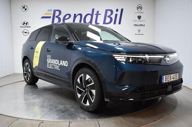Finns i fler färger Begagnad 2024 Opel Grandland X SUV | 384 500 kr (Superpris) - Bild 1/4