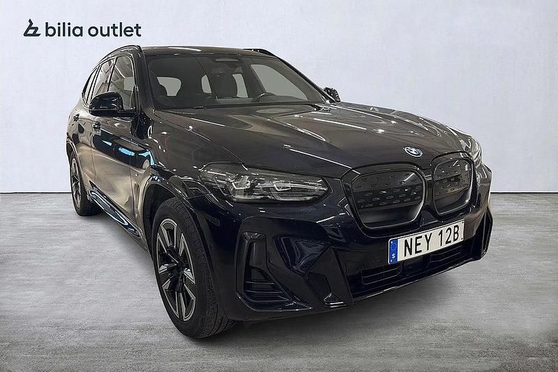Begagnad BMW iX3 M Sport 210 kW (286 HK) 2022 Svart SUV