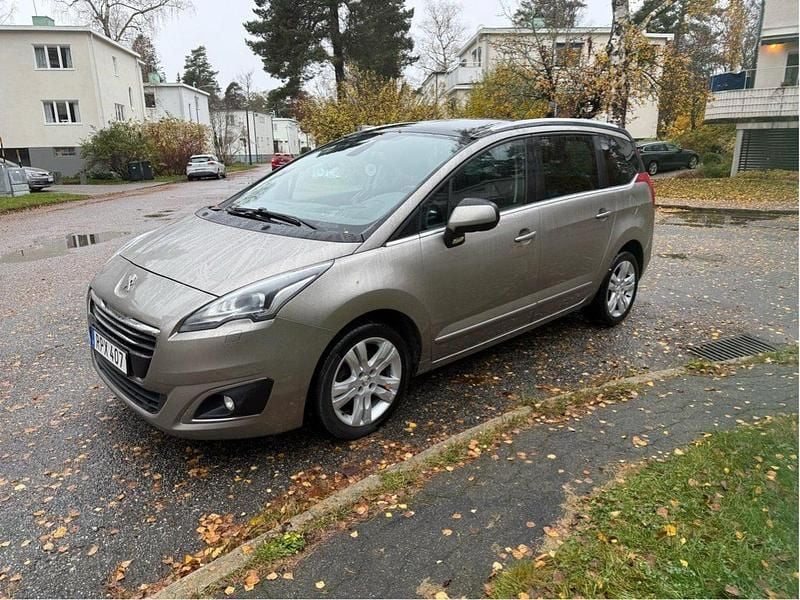 Brun Begagnad 2016 Peugeot 5008 Allure Minibuss | 115 000 kr (Lite dyr) - Bild 1/4