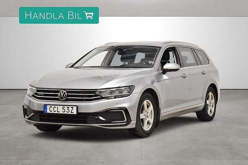 Silver Begagnad 2020 VW Passat GTE Kombi | 199 900 kr (Bra pris) - Bild 1/4