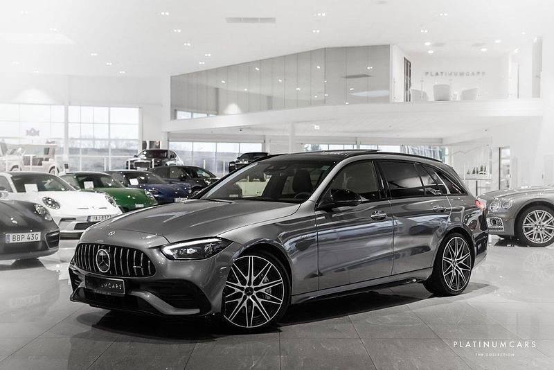 Grå Begagnad 2023 Mercedes C43 AMG AMG Kombi | 659 000 kr (Marknadspris) - Bild 1/4