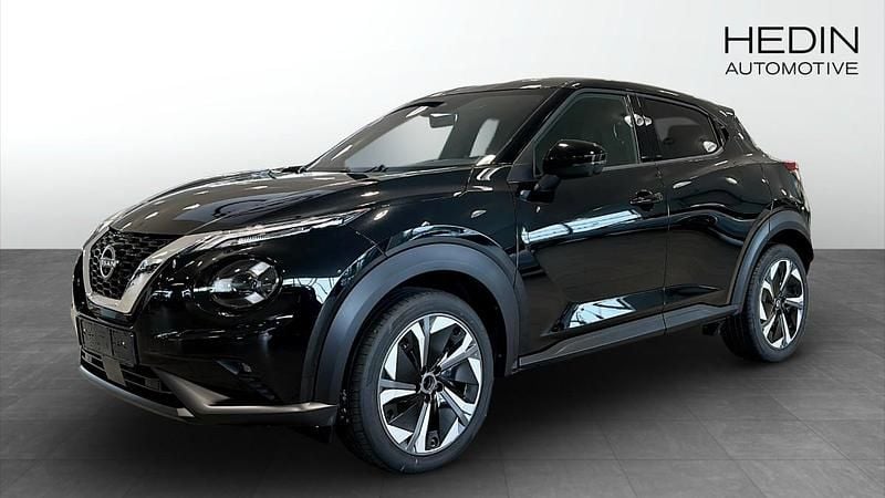 Svart Ny 2024 Nissan Juke Tekna SUV | 367 700 kr - Bild 1/4