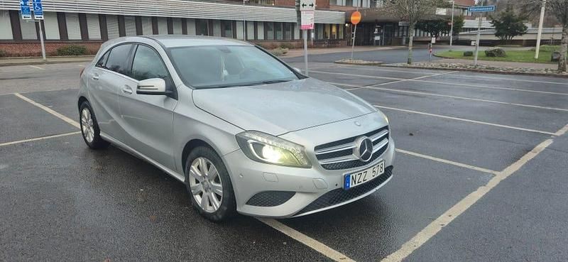 Begagnad 2014 Mercedes A180 Halvkombi | 135 000 kr (Marknadspris) - Bild 1/4