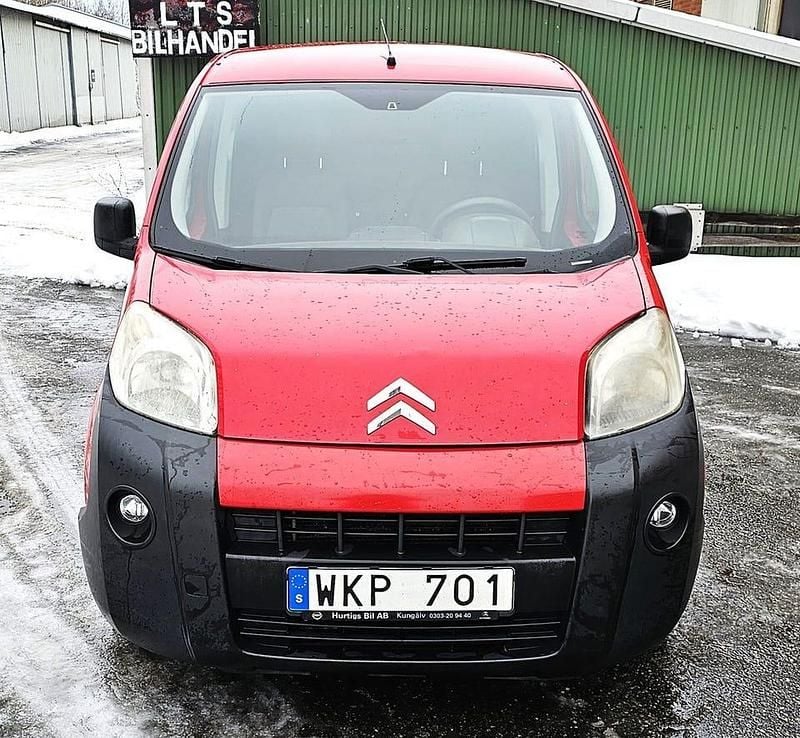 Begagnad Citroën Nemo 75 HK (55 kW) 2011 Röd Minibuss
