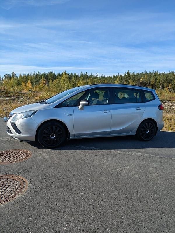 Begagnad Opel Zafira Tourer 130 HK (95 kW) 2012 Minibuss