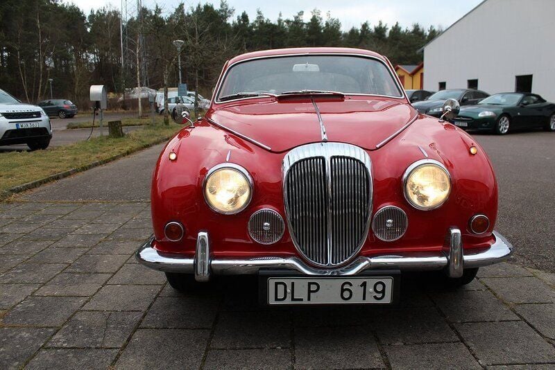 Begagnad Jaguar MK II 141 HK (103 kW) 1968 Jaguar signal red Sedan