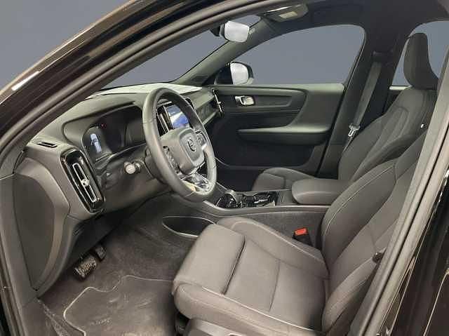 Begagnad Volvo XC40 Core 175 kW (238 HK) 2022 Svart SUV