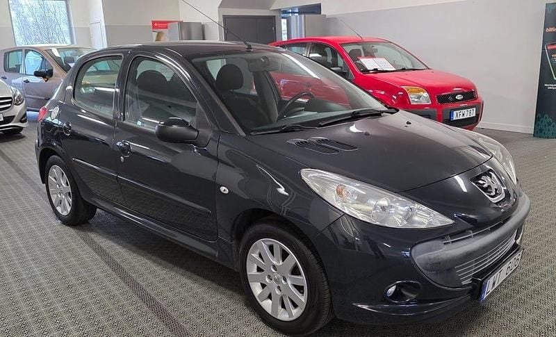Grå Begagnad 2011 Peugeot 206+ Halvkombi | 69 900 kr - Bild 1/4