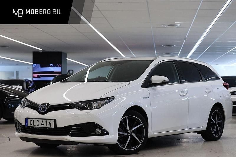 Vit Begagnad 2018 Toyota Auris Touring Sports Kombi | 199 900 kr (Lite dyr) - Bild 1/3