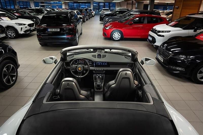 Begagnad Porsche 911 Carrera S 450 HK (330 kW) 2020 Flerfärgad Cab