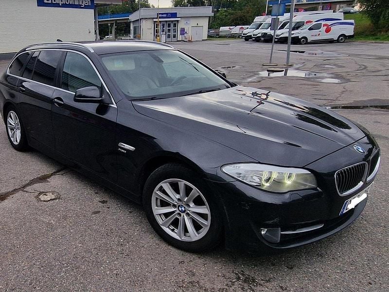 Grå Begagnad 2012 BMW 530 M Sport Kombi | 115 000 kr (Bra pris) - Bild 1/4