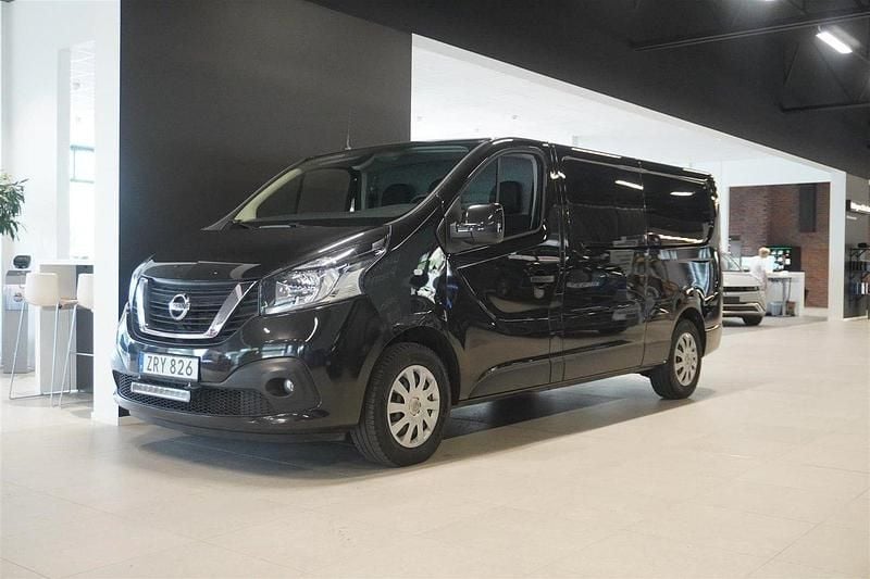 Svart (jet black) Begagnad 2021 Nissan NV300 Van | 274 750 kr - Bild 1/4