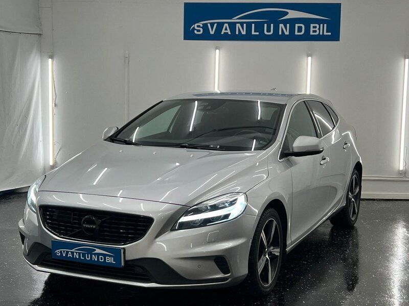 Begagnad 2019 Volvo V40 R-Design Kombi | 214 800 kr - Bild 1/4