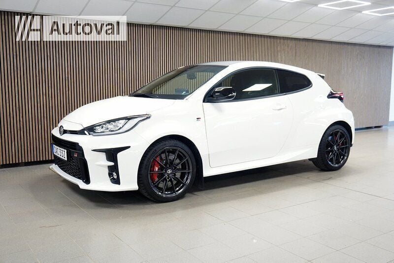 Vit Begagnad 2020 Toyota Yaris Halvkombi | 389 700 kr (Marknadspris) - Bild 1/4