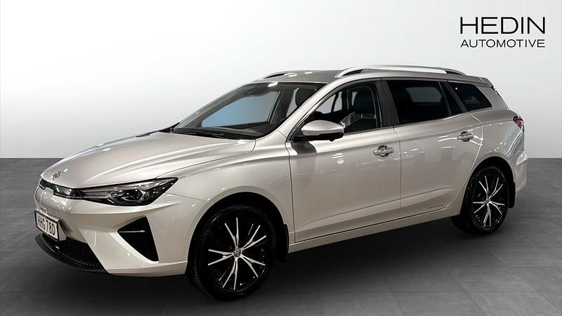 Grå Begagnad 2022 MG MG5 EV Long Range Kombi | 204 900 kr (Marknadspris) - Bild 1/4