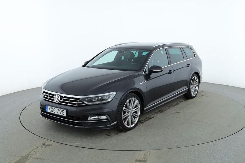 Grå Begagnad 2018 VW Passat Highline Kombi | 192 000 kr (Bra pris) - Bild 1/3